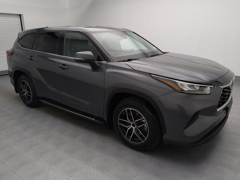 Used 2020 Toyota Highlander L image 11