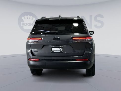 Used 2024 Jeep Grand Cherokee L Altitude image 15