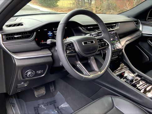 Certified 2024 Jeep Grand Cherokee Overland w/ Trailer Tow Package image 13