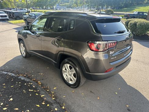 Used 2022 Jeep Compass Latitude w/ Convenience Group AWD/4WD image 6