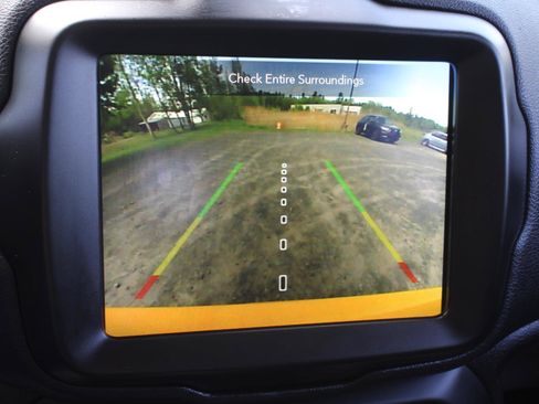 Used 2023 Jeep Renegade Latitude AWD/4WD image 12