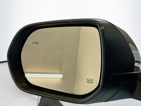 Used 2025 Chevrolet Traverse LT image 16