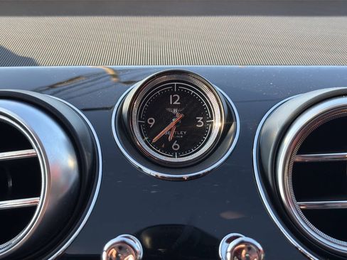 Used 2017 Bentley Bentayga AWD/4WD image 44