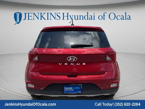 Used 2024 Hyundai Venue SE FWD image 4