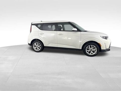 Certified 2024 Kia Soul S image 7