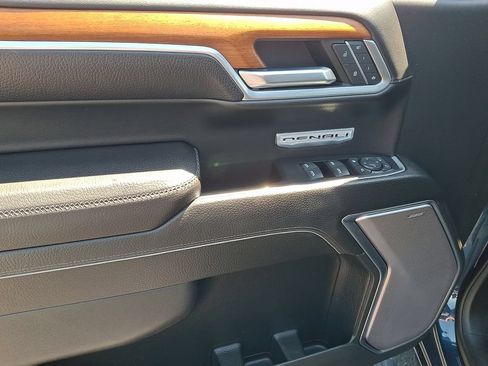 Used 2022 GMC Sierra 1500 Denali w/ Denali Reserve Package AWD/4WD image 12