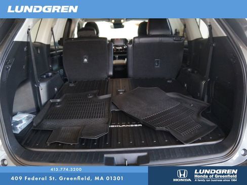 Used 2022 Toyota Highlander XLE AWD/4WD image 30