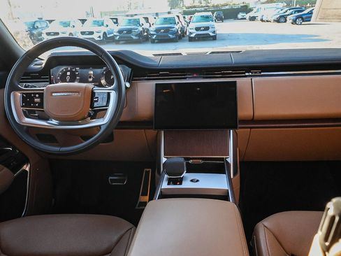 Certified 2025 Land Rover Range Rover SE image 22