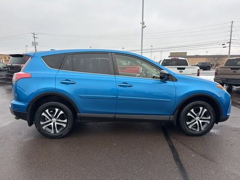 Used 2018 Toyota RAV4 LE image 4