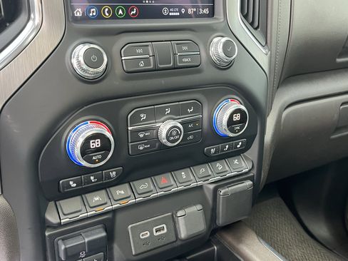 Used 2022 GMC Sierra 1500 Denali w/ Denali Premium Package image 10