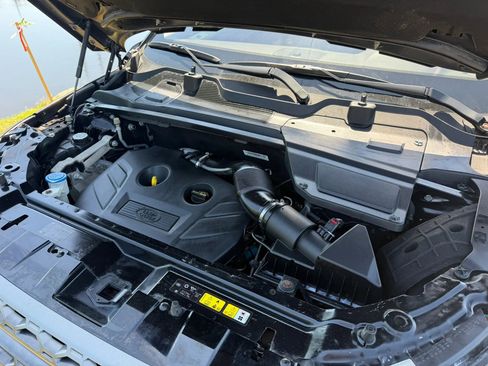 Used 2017 Land Rover Discovery Sport SE image 18