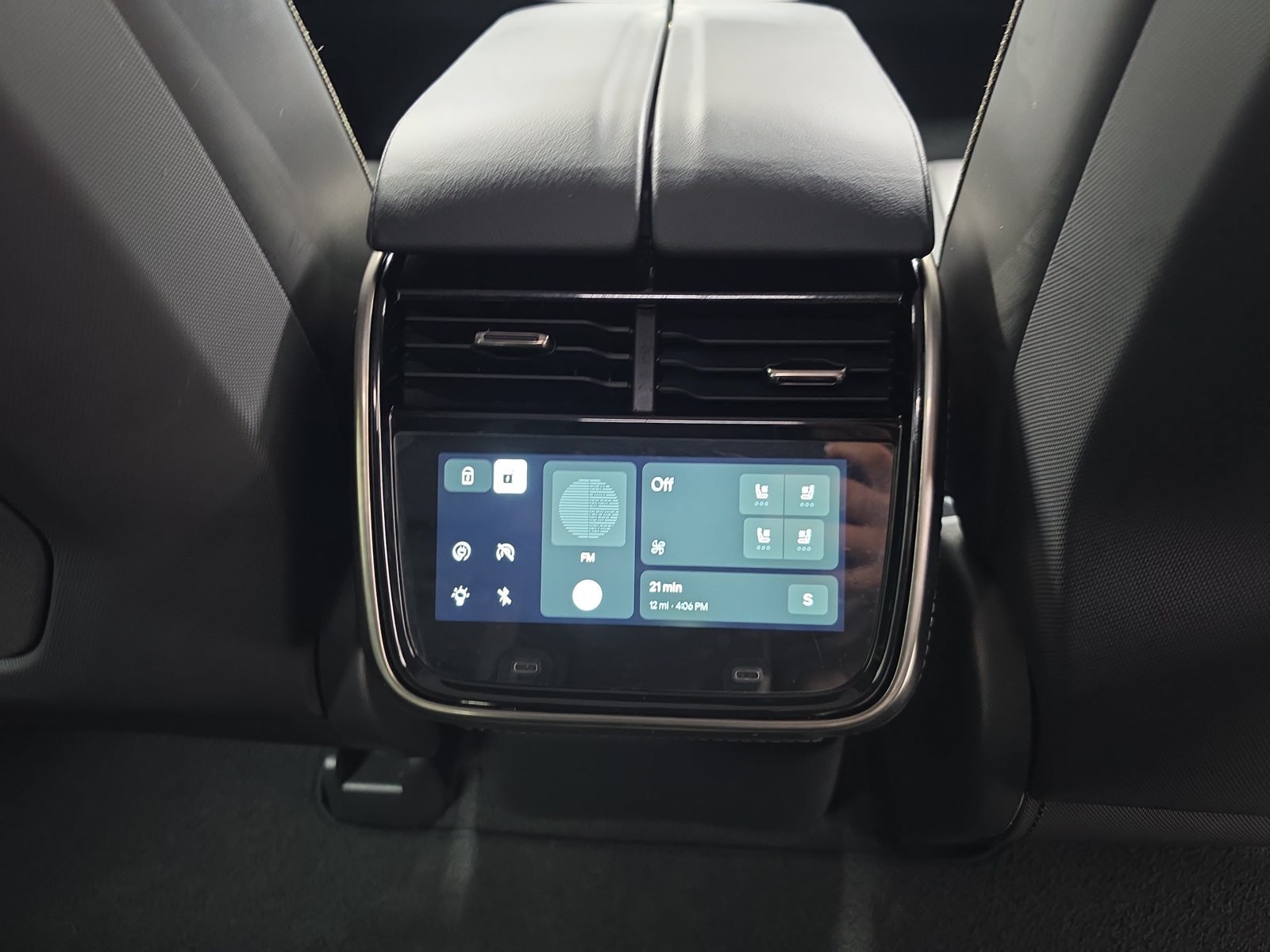 Used 2025 Rivian R1S Adventure Dual AWD/4WD image 30
