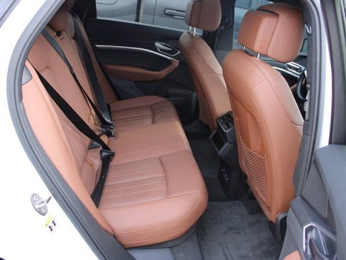 Used 2019 Audi e-tron Premium Plus image 31