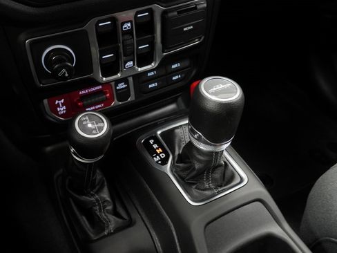 Certified 2024 Jeep Gladiator Sport image 32