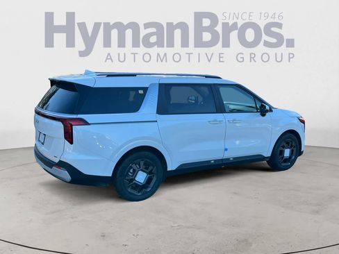 New 2026 Kia Carnival EX FWD image 3