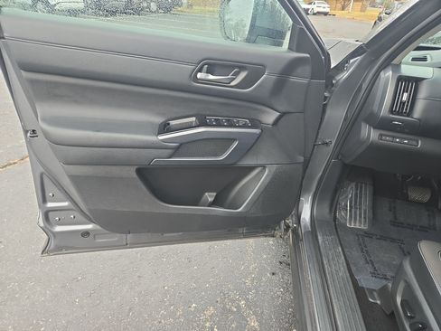 Certified 2025 Nissan Pathfinder SL image 11