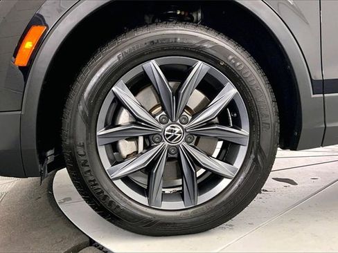 Used 2023 Volkswagen Tiguan SE image 9