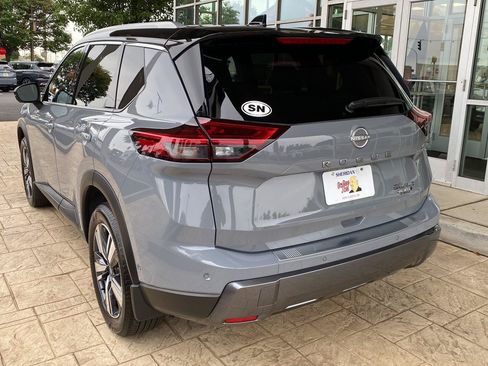 Certified 2025 Nissan Rogue SL w/ SL Premium Package AWD/4WD image 5