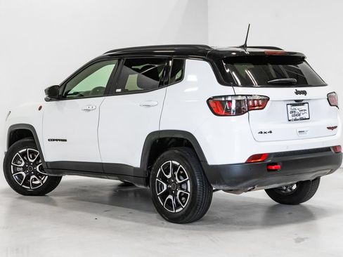 Used 2025 Jeep Compass Trailhawk AWD/4WD image 28
