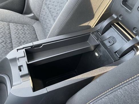 Used 2024 Chevrolet Equinox LT image 48