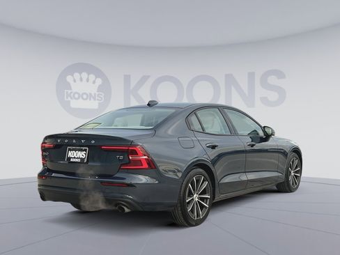 Used 2021 Volvo S60 T5 Momentum image 7