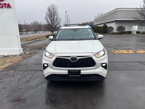 Used 2023 Toyota Highlander XLE image 8