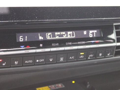 Used 2025 Toyota Sienna Platinum image 45