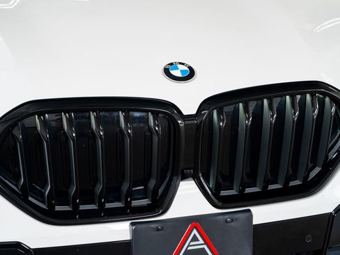 Used 2022 BMW X6 xDrive40i w/ M Sport Package AWD/4WD image 5