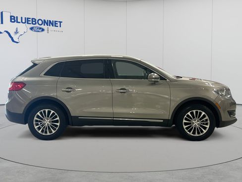 Used 2016 Lincoln MKX Select w/ Select Plus Package FWD image 4