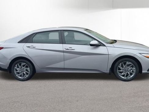 New 2026 Hyundai Elantra Blue image 10