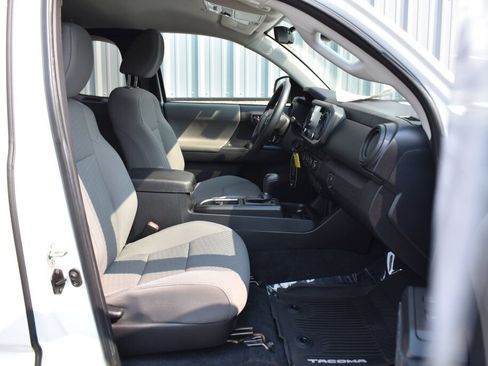Certified 2020 Toyota Tacoma SR w/ SR Convenience Package AWD/4WD image 23