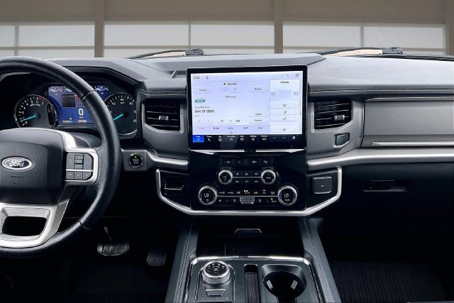 Used 2024 Ford Expedition XLT AWD/4WD image 6