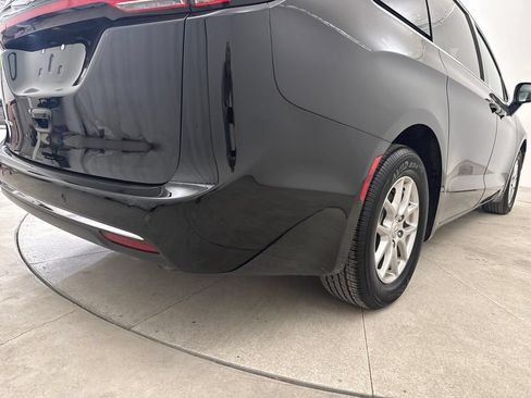 Used 2025 Chrysler Pacifica Select FWD image 22