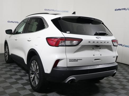 Used 2021 Ford Escape Titanium image 9