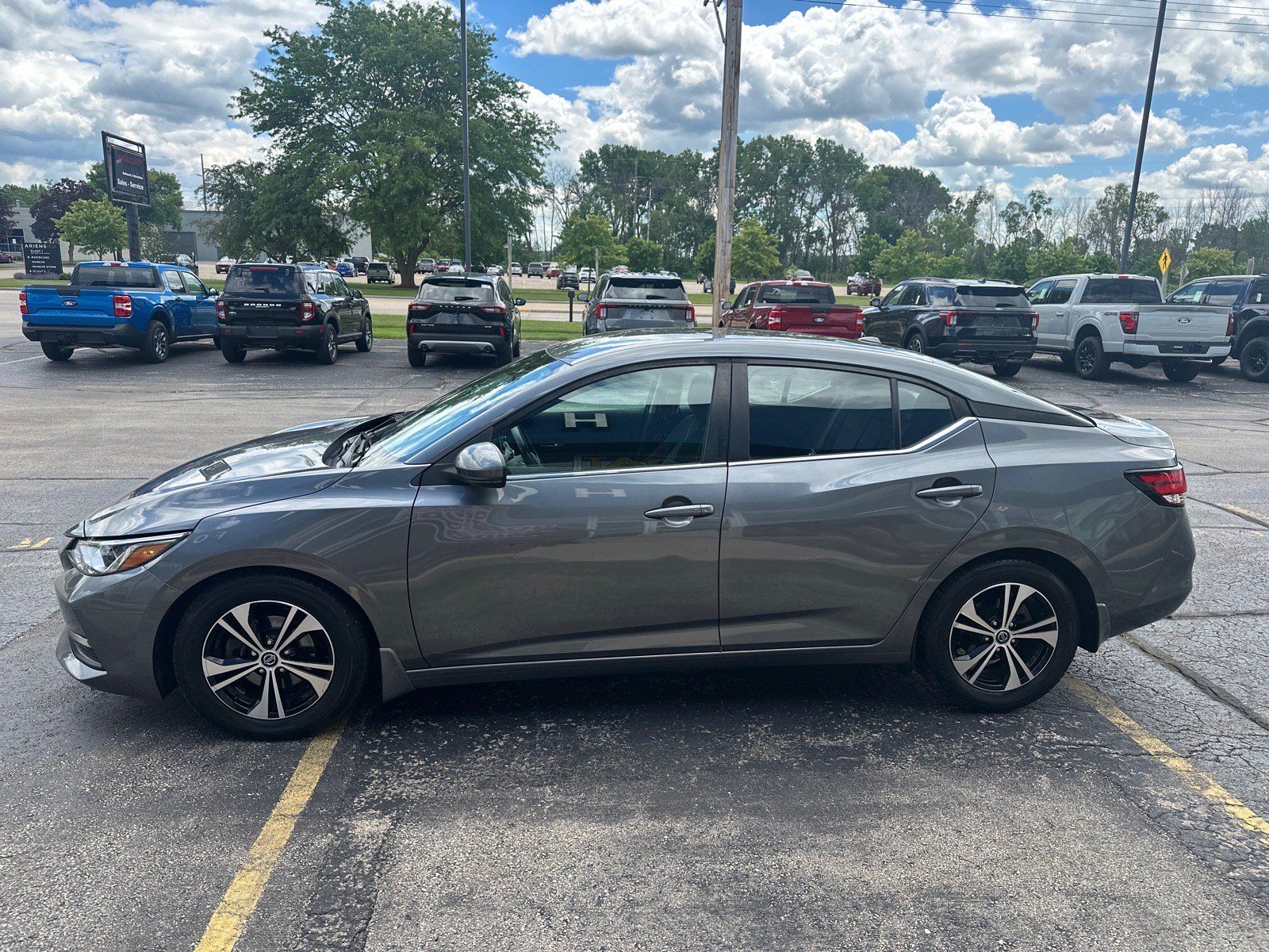 Used 2020 Nissan Sentra SV w/ Trunk Package FWD image 2