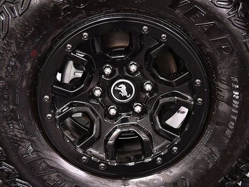 Used 2025 Ford Bronco Badlands image 10