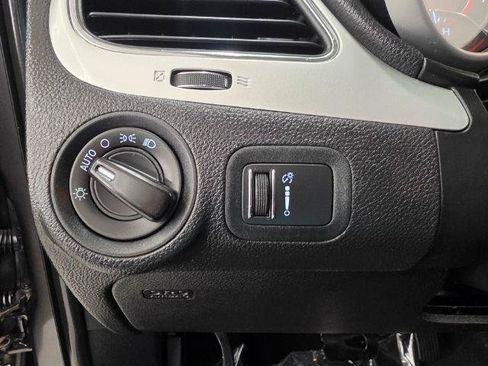 Used 2020 Dodge Journey SE FWD image 19
