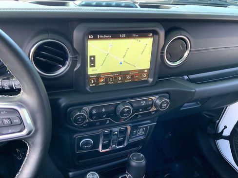 Used 2022 Jeep Wrangler Unlimited Sahara w/ Cold Weather Group AWD/4WD image 5