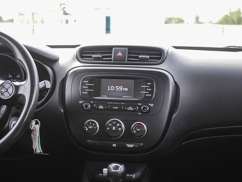 Used 2016 Kia Soul + image 13