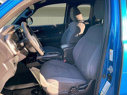 Used 2018 Toyota Tacoma TRD Sport image 25