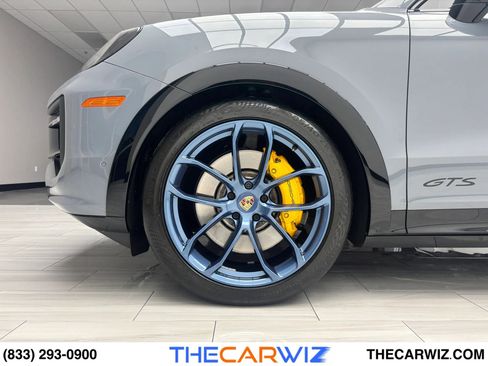 Used 2025 Porsche Cayenne GTS image 10
