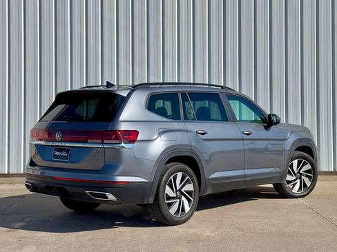 Used 2025 Volkswagen Atlas SE image 6