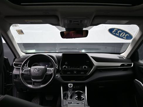 Used 2023 Toyota Highlander L AWD/4WD image 28