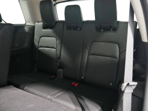 New 2025 Nissan Pathfinder SL image 13