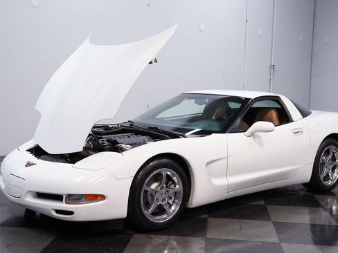 Used 2004 Chevrolet Corvette Coupe w/ Roof Package RWD image 26