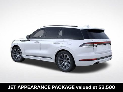 Used 2026 Lincoln Aviator AWD image 4