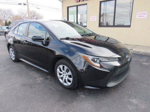 Used 2022 Toyota Corolla LE image 1