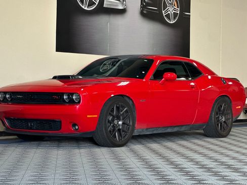 Used 2016 Dodge Challenger R/T Plus RWD image 8