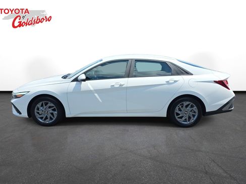 Used 2024 Hyundai Elantra SEL FWD image 8