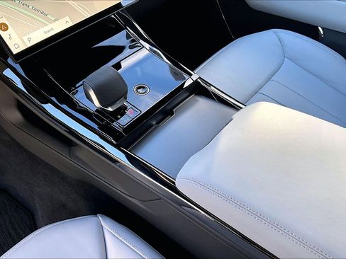 Used 2025 Land Rover Range Rover Sport image 18